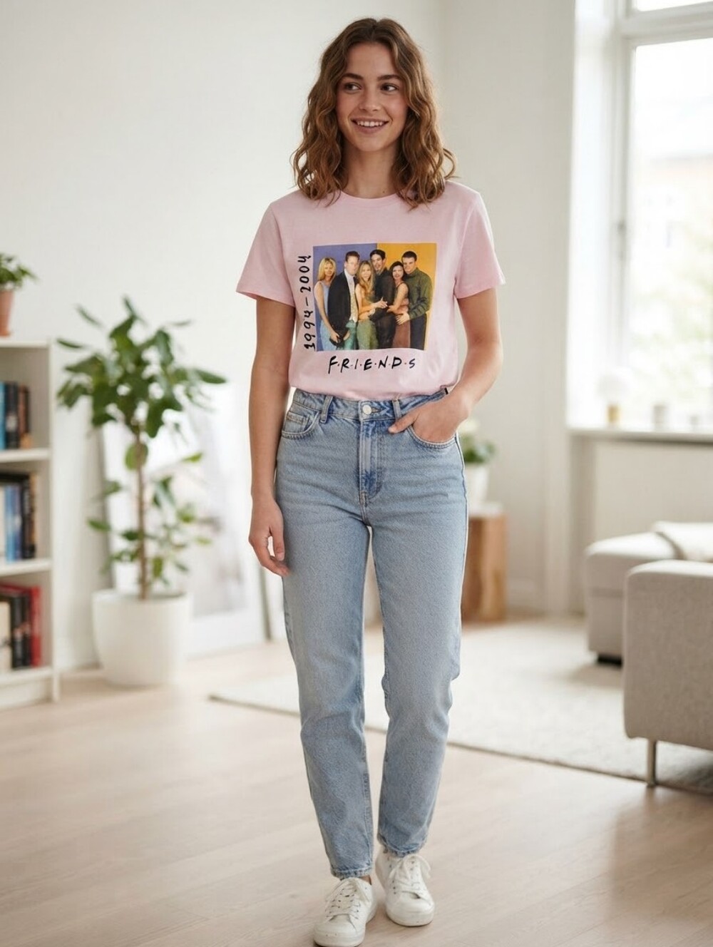 FRIENDS TV Cast Graphic Tee - Light Pink Size L